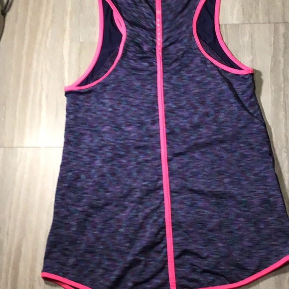 Tank tops 2 - Picture 6 of 6